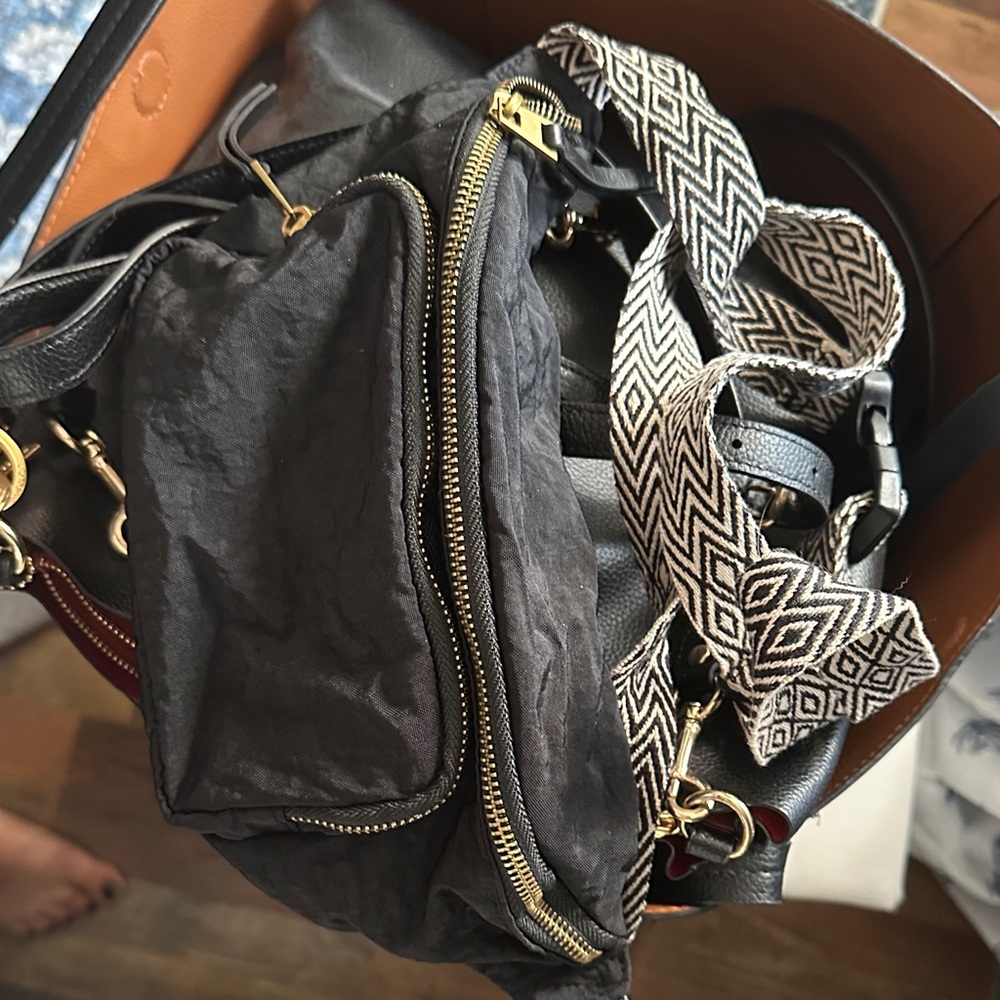 Universal Thread Black Crossbody Bag